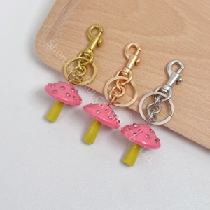 Llavero de Lujo Rosa de Alta Calidad para Estudiantes y Damas, con Colgante de Regalo, Dado de Cristal y Letra Inglesa con Efecto de Resina - Product Image 1