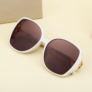 Dl-D7508 แว่นกันแดดโพลาไรซ์กรอบสี่เหลี่ยมสำหรับผู้หญิงยูวี 400 แทคเลนส์คลาส 2 แว่นกันแดดกรอบสีดำ C1C1-1C3C5C9 - Product Image 2