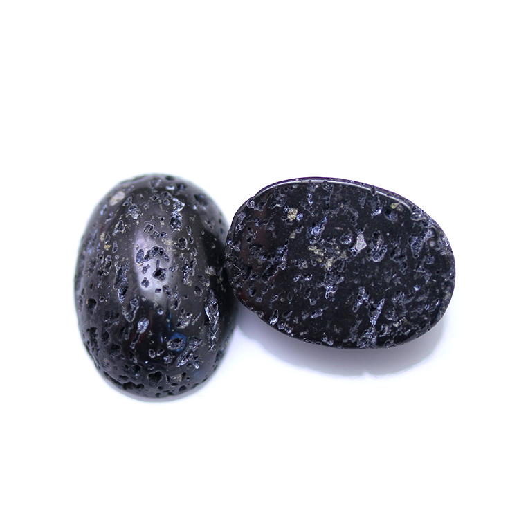 Piedra volcánica negra de la lava de la roca