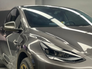 Película de Vinilo para Automóviles Anolly LM-6207, Color Gris Humo de Metal Líquido, 7.5mil de Grosor, PVC, Protección UV del 99%, Rechazo de IR del 90% - Product Image 4