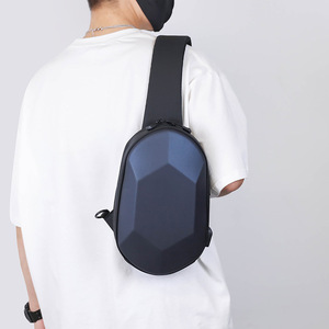 กระเป๋าผู้ชายแบบสะพายข้างกันน้ำคุณภาพสูง ดีไซน์เฉพาะตัว - Product Image 2