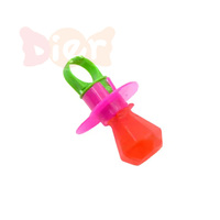 Vente en gros OEM/ODM de bonbons en forme de diamants en plastique pour enfants, cubes de bonbons durs, bonbons aux saveurs de fruits colorés, bonbons très vendus, bonbons personnalisés