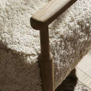 Poltrona Singola Moderna Vintage in Legno Massello, Divano Relax per Soggiorno, Camera da Letto, Balcone - Design in Tessuto Effetto Lana d'Agnello - Product Image 2