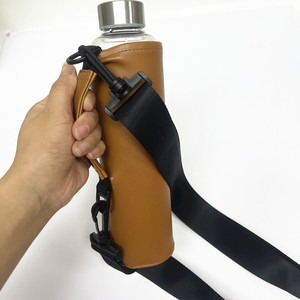 กระเป๋าหนังสะพายไหล่สำหรับใส่ขวดน้ำ  ปกป้องขวดแก้ว 750 มล.  พร้อมสายสะพายไหล่ปรับได้ - Product Image 2
