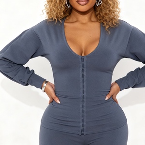 สินค้าขายดีสำหรับผู้หญิงมาใหม่: เสื้อคาร์ดิแกนคอวีติดกระดุมเข้ารูปพร้อมแขนยาวและกางเกงขาสั้น ชุดเซ็ต 2 ชิ้น แฟชั่น - Product Image 3