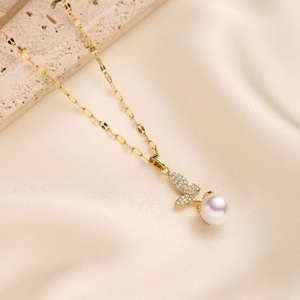 Collana da Donna in Stile Giapponese-Coreano Placcata in Rame Dorato con Micro-Incastonature in Resina a Forma di Farfalla, Elegante e Sportiva per la <span class=keywords><strong>Vita</strong></span> Quotidiana di Alta Gamma - Product Image 4