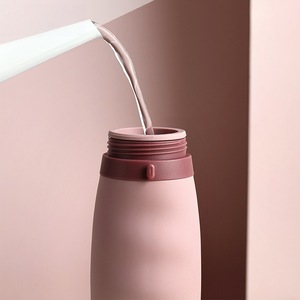 Botella de agua deportiva portátil, tapa de silicona de 600 ml con rosca, uso en viajes - Product Image 1