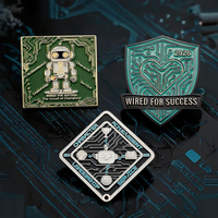 Pin de Solapa Cuadrado Personalizado de Esmalte Suave con Diseño de Robot y Placa de Circuito Fundida a Presión, Temática de Logro Tecnológico