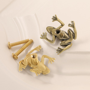 Pirinç Kurbağa Kapı Kolu, Yeni Çin Tarzı Yaratıcı Kurbağa Topuzu, Çocuk Odası için Antik Bronz Cilalı Altın Dolap Çekme Kolu - Product Image 4
