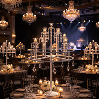 Candélabre de table moderne en métal blanc avec pendentif en cristal pour décoration de table de mariage, dîner, hôtel, banquet