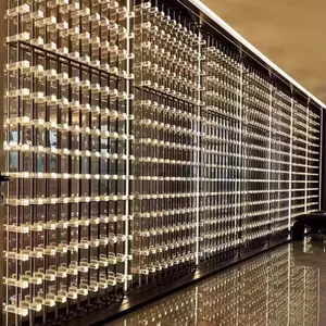 Estante de bodega de exhibición de soporte de clavija de vino LED de acero inoxidable y acrílico de diseño moderno de lujo personalizado de primera categoría