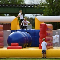 Parcours d'obstacles gonflable personnalisé 5K avec jeux combinés de grimpeuse, toboggan et aire de jeux