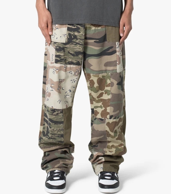2026 New Design Fashion Custom Men's Embroidered Panel Patch Distressed Straight Fit Hip Hop Cargo Camo Denim Jeans