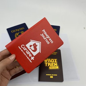 Livret <span class=keywords><strong>de</strong></span> passeport personnalisé avec logo en feuille d'or, impression couleur intégrale, format passeport, pour voyages et films - Product Image 1