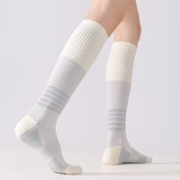 Chaussettes de sport pour femmes de haute qualité, OEM personnalisées, à compression haute, en nylon extensible, respirantes, avec coussinets, pour l'entraînement