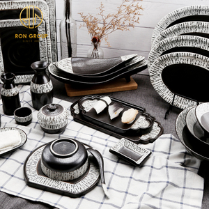 Vaisselle en porcelaine noire et blanche de haute qualité, faite à la main, pour restaurant japonais, ensemble d'assiettes en céramique de différentes formes - Product Image 2