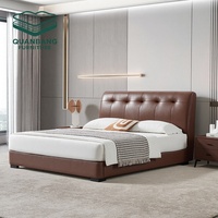 Meubles de chambre à coucher personnalisés OEM ODM, lit en bois massif et cuir, lit de luxe pour chambre principale, lit en cuir marron doux pour villa et appartement