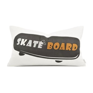 Cojín Decorativo Cuadrado de Terciopelo con Apliques Bordados de Skateboard Moderno Blanco, Estilo Nórdico de Lujo para Habitación Infantil - Product Image 5