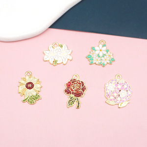 Bijoux en alliage <span class=keywords><strong>de</strong></span> zinc plaqué or pour bricolage, accessoires <span class=keywords><strong>de</strong></span> fabrication Lily Rose Tournesol <span class=keywords><strong>Fleur</strong></span> <span class=keywords><strong>de</strong></span> jasmin Pendentif émaillé Charme pour collier - Product Image 1