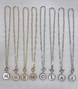 Fabrik Großhandel runde Perlmutt 26 Buchstaben Anhänger a-z Buchstaben Paar Halskette 14 Karat/18 Karat vergoldet lange Kette - Product Image 5