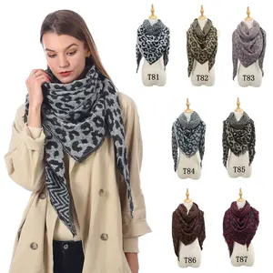 Bufanda triangular de Cachemira para mujer, chal cálido con estampado de leopardo clásico, para otoño e invierno, venta al por mayor