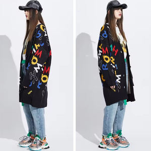 <span class=keywords><strong>Cardigan</strong></span> da Donna alla Moda di Lunghezza Media con Stampa Jacquard, Bottoni e Motivi Trendy - Product Image 4