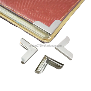 Suministro de fábrica 26X26X5,0mm Esquina de metal de color níquel para <span class=keywords><strong>cubierta</strong></span> de libro - Product Image 1