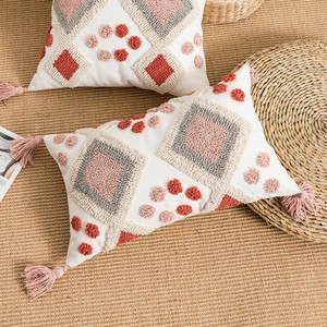 Federa Decorativa Boho con Ricamo Etnico, Cuscino in Tela di Cotone Fatto a Mano con Nappine - Product Image 4