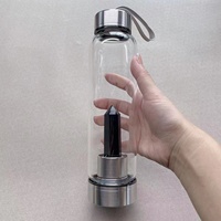 Bouteille d'eau en verre de luxe infusée de pierres précieuses pour l'énergie des chakras et l'élixir de guérison