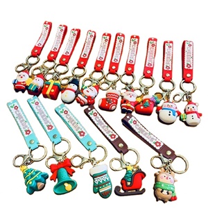 Vente en gros de porte-clés de Noël en PVC 3D, motifs de festival de Noël, bonhomme de neige, arbre de Noël, cadeaux, Père Noël, renne - Product Image 1