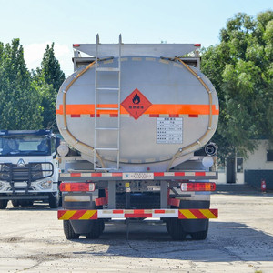 10 roues diesel 8L 4000 litres capacité de <span class=keywords><strong>volume</strong></span> de charge réservoir d'huile <span class=keywords><strong>camion</strong></span>-<span class=keywords><strong>citerne</strong></span> de carburant - Product Image 3