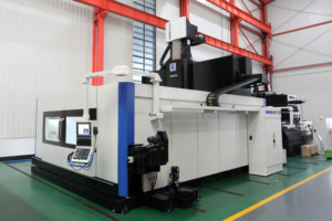 Centre d'usinage CNC à <span class=keywords><strong>portique</strong></span> 5 axes de type pont GUOSHENG GMB3525RH à suspension latérale, haute rigidité pour le métal - Product Image 3