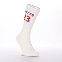 Chaussettes de sport mi-mollet blanches personnalisées, avec motifs tricotés chiffres et lettres, possibilité d'ajouter un logo, texte et couleurs personnalisés pour les tenues d'équipe