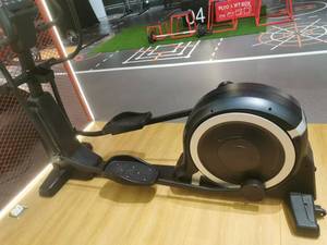 Cyclette Ellittica Commerciale Pieghevole con Resistenza Magnetica Autoalimentata, Display LED, 5 Livelli + 16 Modalità, Capacità Massima Utente 160kg - Product Image 6