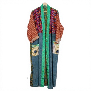 Robe de soirée maxi kimono indienne ethnique pour femme, en soie recyclée, faite à la main, avec dentelle et col en V, à cordon de serrage, style patchwork - Product Image 1
