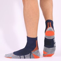 Chaussettes de sport professionnelles OEM personnalisées de haute qualité, chaussettes athlétiques Coolmax absorbant la transpiration avec coussinets en tissu éponge pour la course à pied