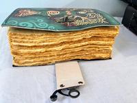 Journal à couverture rigide en cuir avec imprimé Nouvelle Ère Terre Mère, fermoir métallique et papier vintage à bords festonnés – Cadeau idéal
