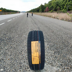 Nuovi pneumatici OEM in offerta 205/65R15 P215/75R15 P225/75R15 per auto all-terrain, di buona qualità, realizzati in materiale gommoso rinforzato per <span class=keywords><strong>BMW</strong></span> - Product Image 4