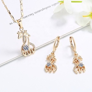 Conjunto de Joyería de Boda Chapado en Oro de 18K con Circonita Cúbica de Jirafa para Mujer, Collar con Colgante de Animal y Pendientes Colgantes a Juego, de Moda - Product Image 2