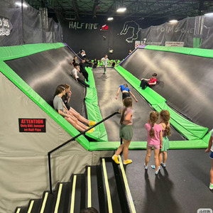 Trampoline thiết bị giải trí công viên Trampoline đàn hồi với chướng ngại vật công viên nhảy thương mại - Product Image 1