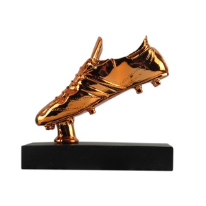 Trophée de football en résine sculptée, personnalisable, pour le prix du Meilleur Butteur, souvenir pour les fans, événements sportifs, cadeau d'affaires pour les attaquant - Product Image 4