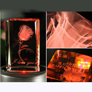 عيد الميلاد الحاضر روز 3D الليزر المحفور مكعب كريستال بإضاءة ليد ثلاثية الأبعاد بقاعدة خشبية زجاج الصمام النقش مكعب مع قاعدة - Product Image 4