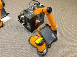 Brazo robótico colaborativo de 6 ejes bibo AUBO i5 con capacidad de carga de 5 kg y ropa robótica CNGBS para aplicaciones de automatización, recolección y manipulación. - Product Image 4