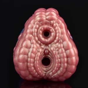 Masturbateur masculin sur le thème du dragon fantastique avec deux options de couleur, stimulateur en silicone texturé pour un jeu de rôle immersif - Product Image 2