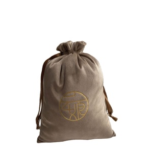 Sac cadeau en velours avec logo personnalisé, pochette en tissu de haute qualité, sac à bijoux en velours doux, sac à cordon en microfibre - Product Image 1