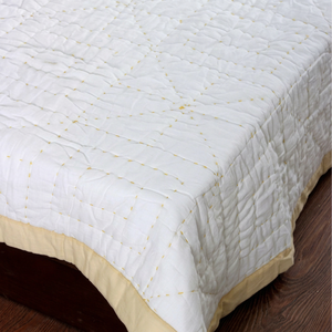 Juego de edredón Kantha de algodón hecho a mano para cama doble con dos fundas de almohada, estampado a bloques, tradicional, reversible, para todas las estaciones. - Product Image 1