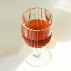 Verres à pied sans plomb de qualité supérieure conçus pour améliorer les saveurs et les arômes des vins fins pour les palais sophistiqués - Product Image 2