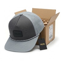 Casquette de golf haut de gamme résistante à l'eau avec panneaux respirants découpés au laser, patch en silicone personnalisé, certifiée GRS durable