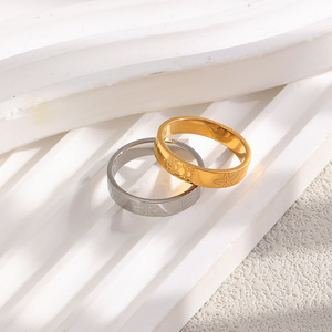 Bague plate élégante gravée en acier inoxydable plaqué or 18 carats, résistante à l'eau et au ternissement, minimaliste, pour femme - Product Image 6