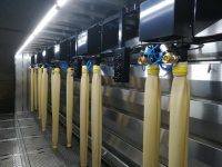 Machine à pulvériser automatique de produits chimiques pour jeans